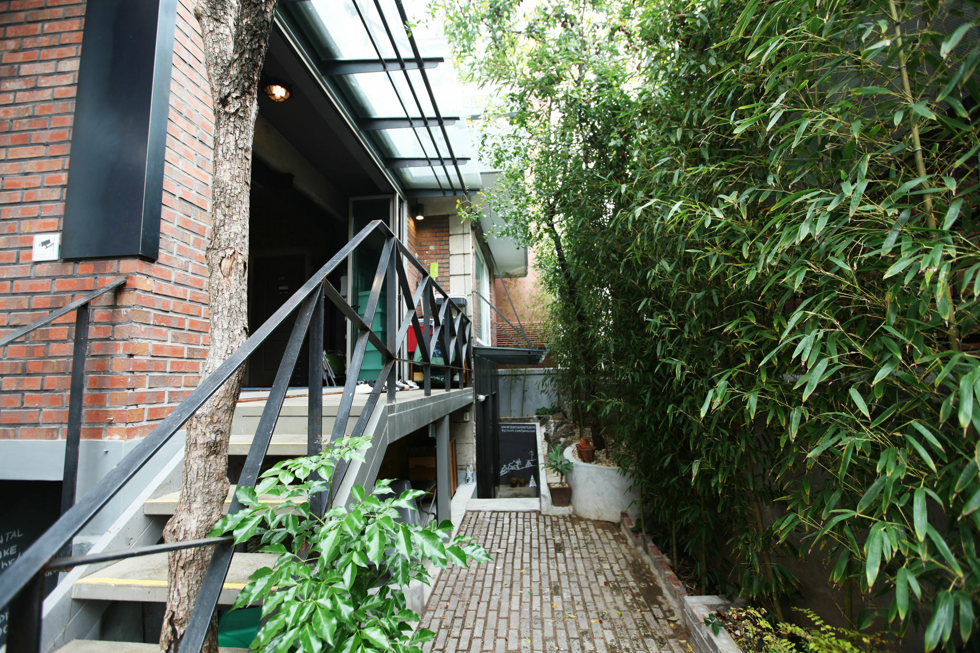 Hongdae Guesthouse Pajamaparty โซล ภายนอก รูปภาพ